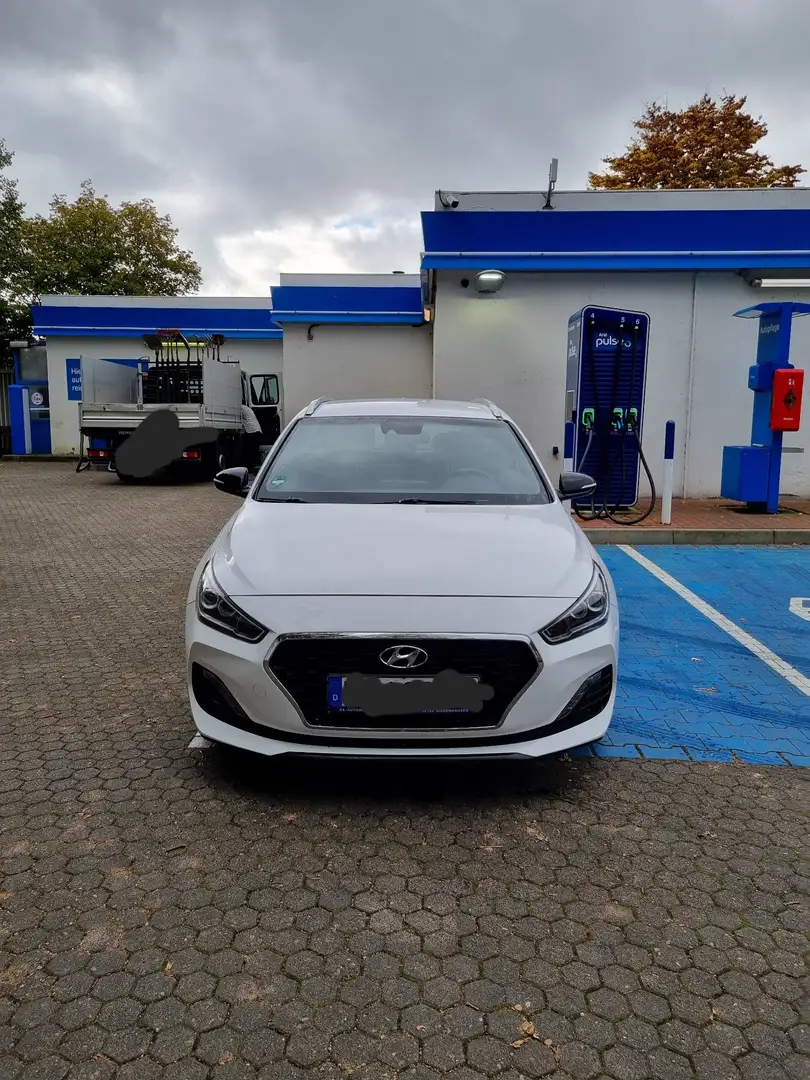 Hyundai i30 Kombi 1.4 T-GDI Premium Weiß - 1