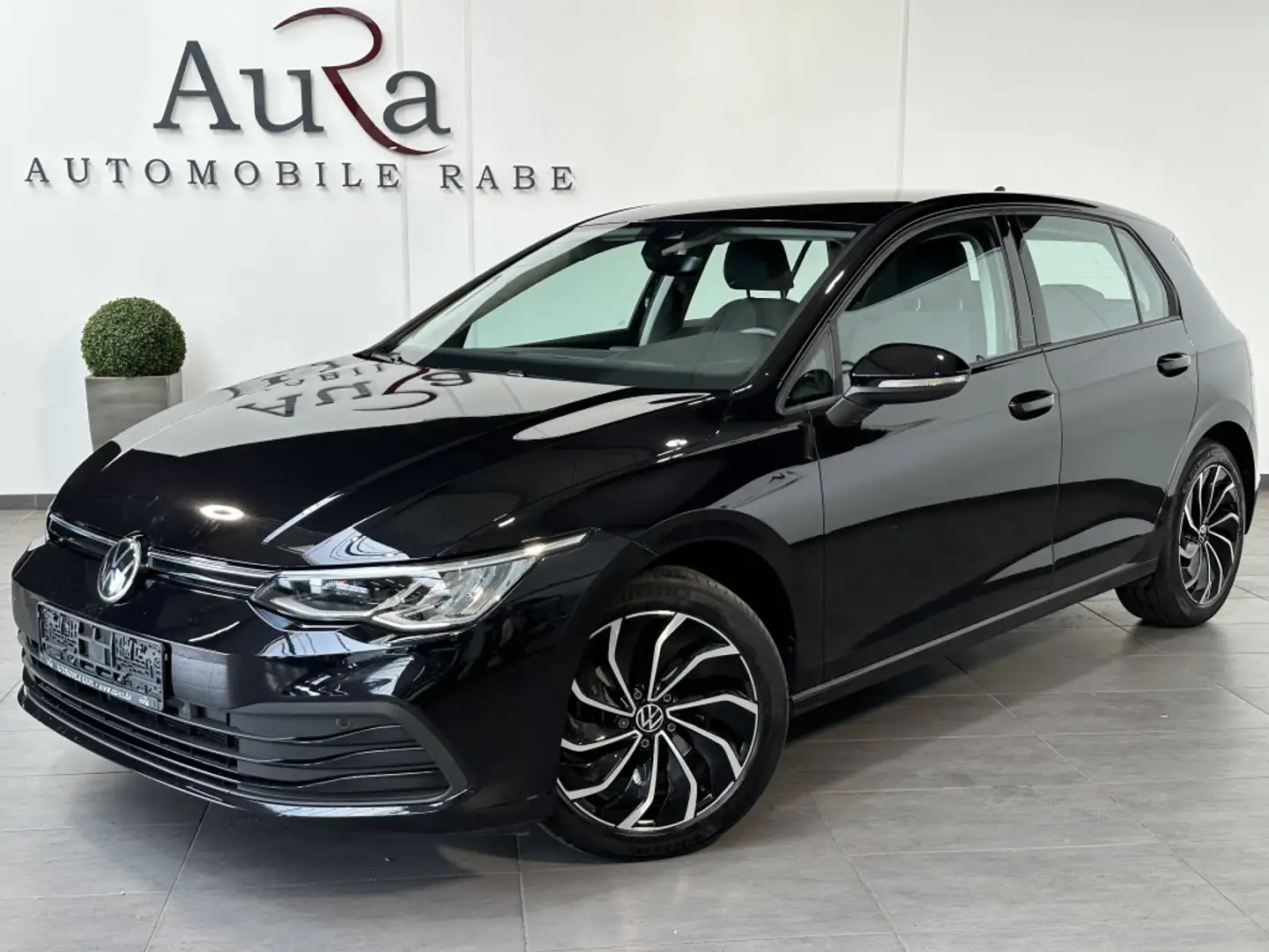 Volkswagen Golf VIII 2.0 TDI DSG Life NAV+LED+ACC+17ZOLL+PP Schwarz - 1