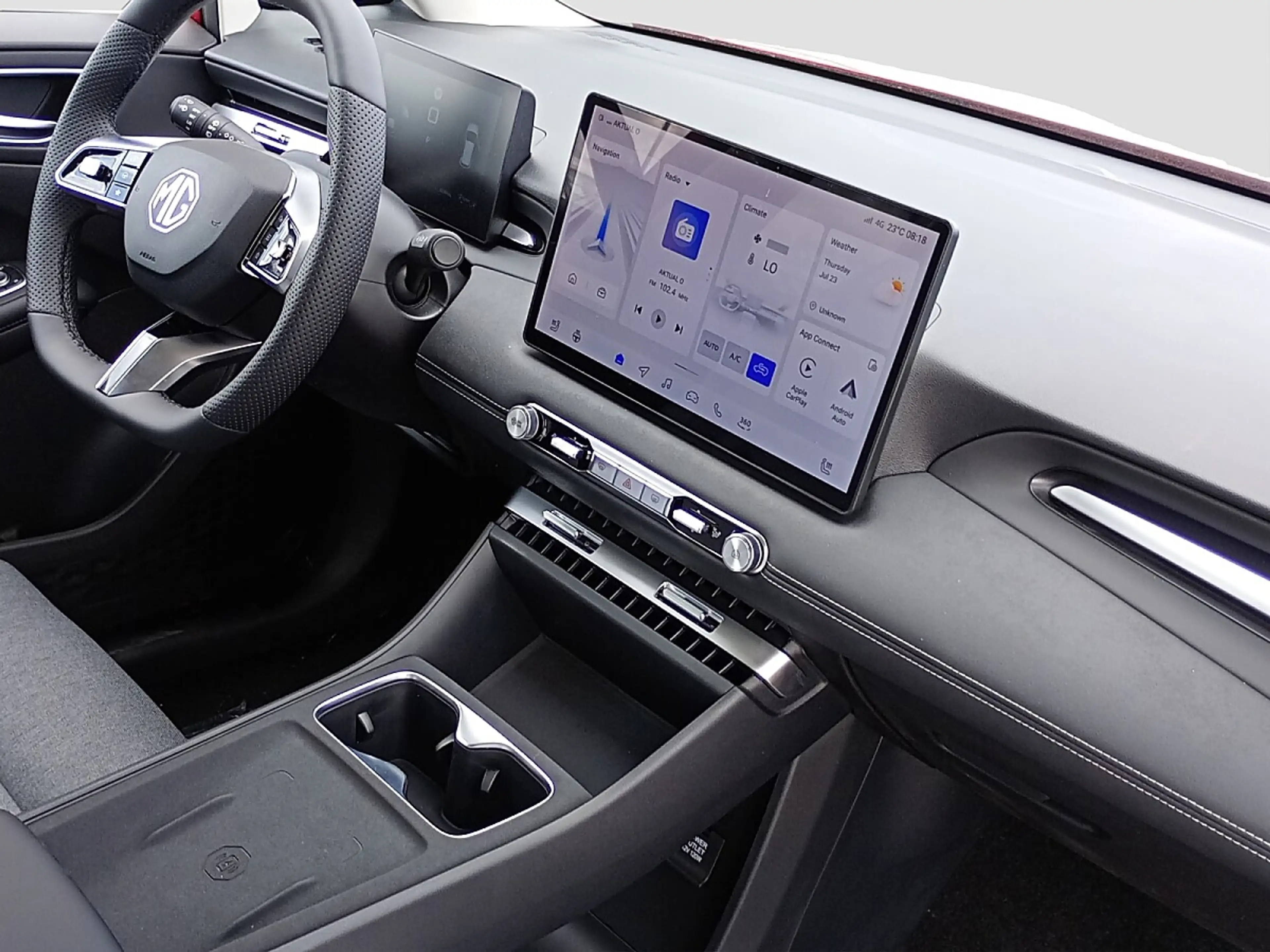 MG MG4 EV Urban 54 kWh Luxury — photo 8