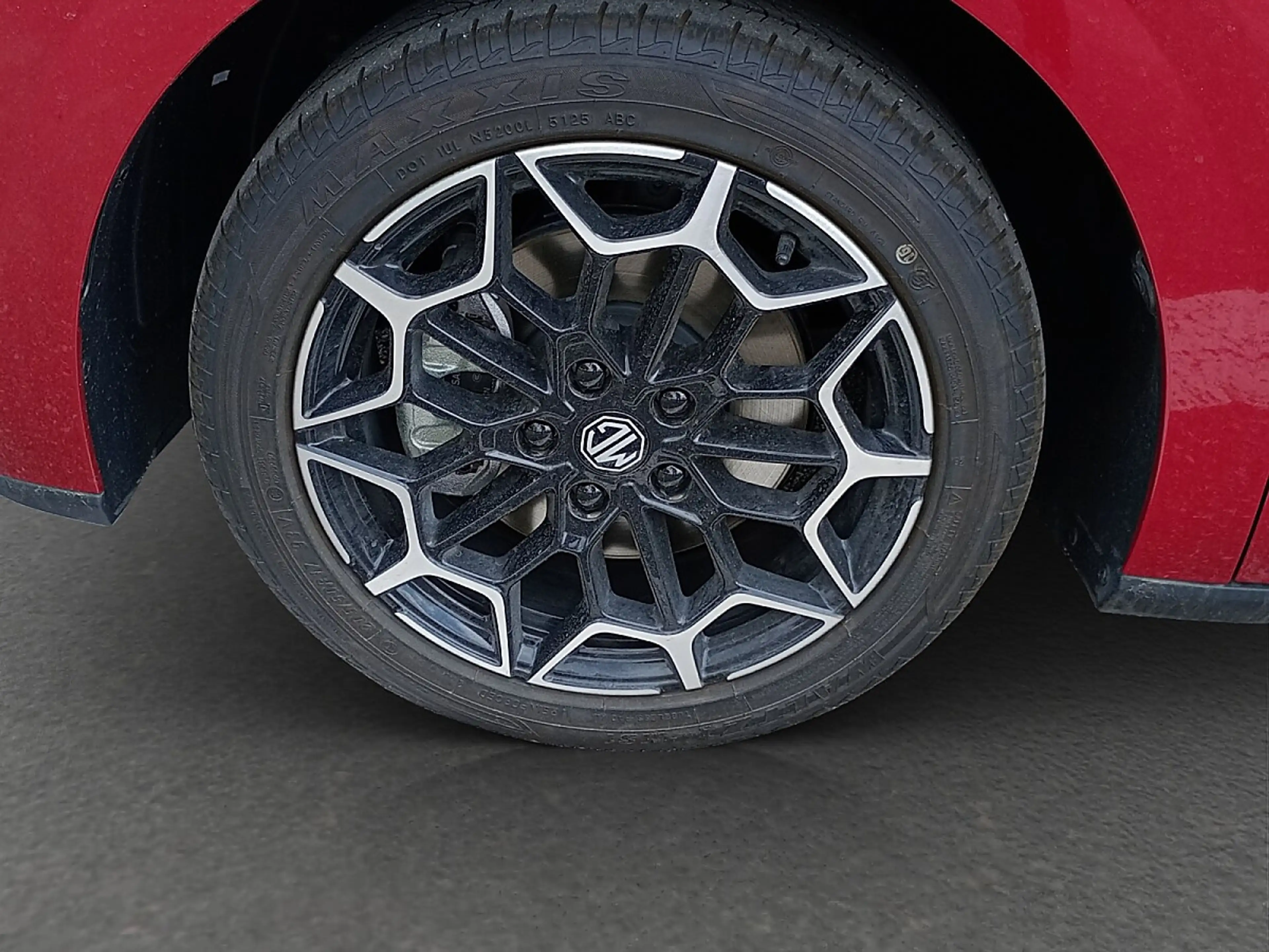 MG MG4 EV Urban 54 kWh Luxury — photo 6