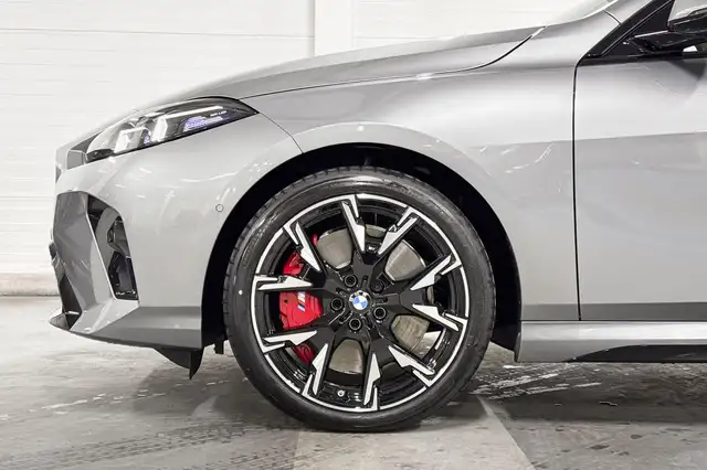BMW 2 Series view 4