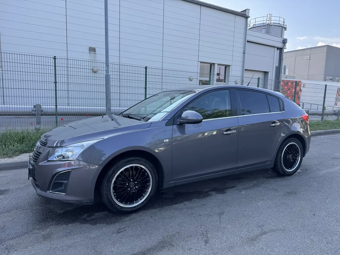 Chevrolet Cruze 1.8 Hatchback Limousine Grau - 2