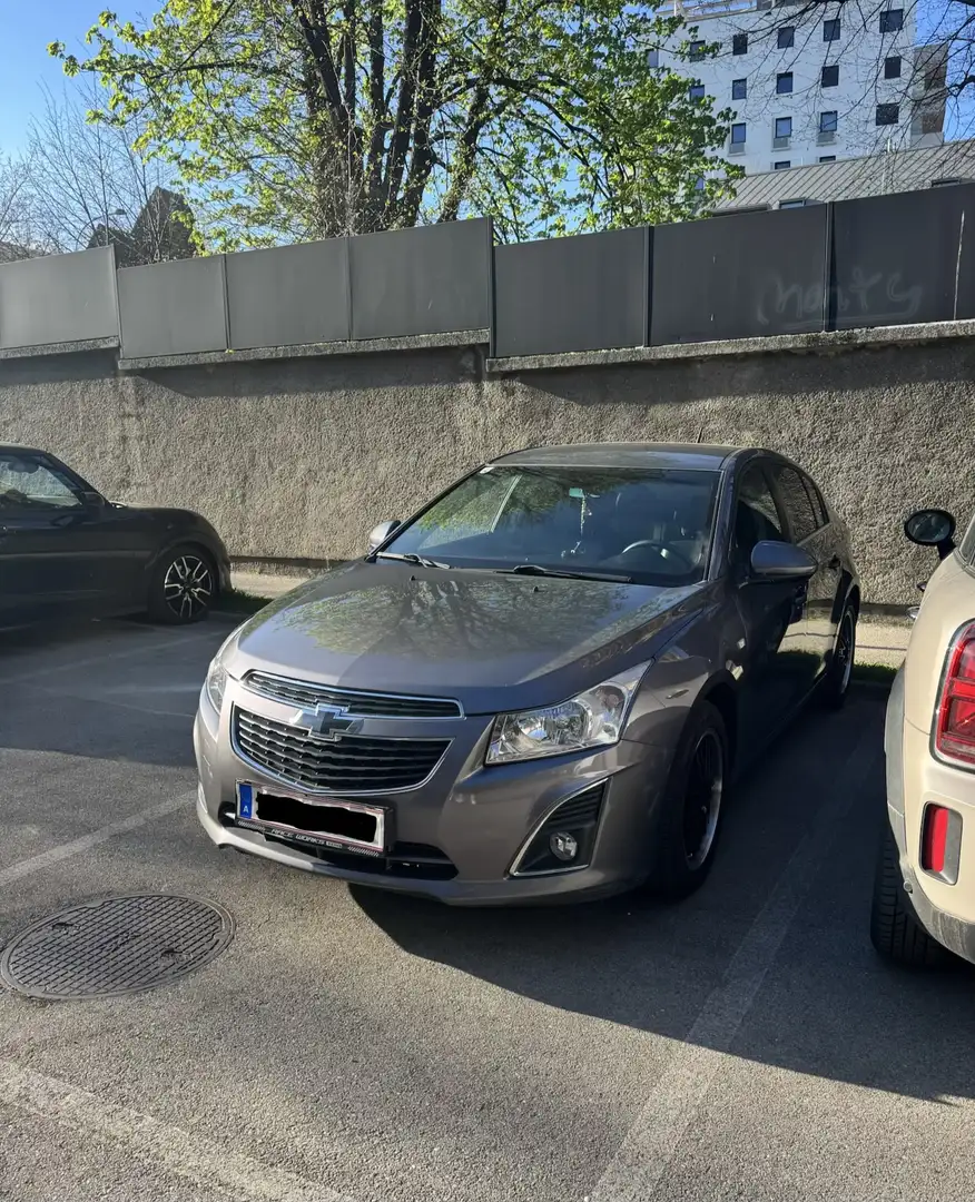 Chevrolet Cruze 1.8 Hatchback Limousine Grau - 1