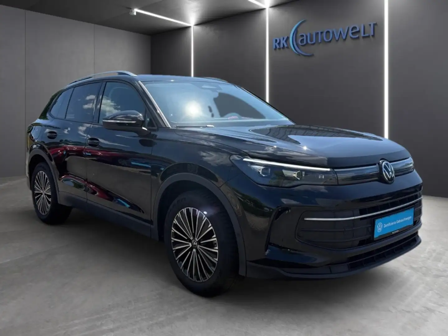 Volkswagen Tiguan Life 1.5 eTSI AHK-klappbar Navi Zwart - 2