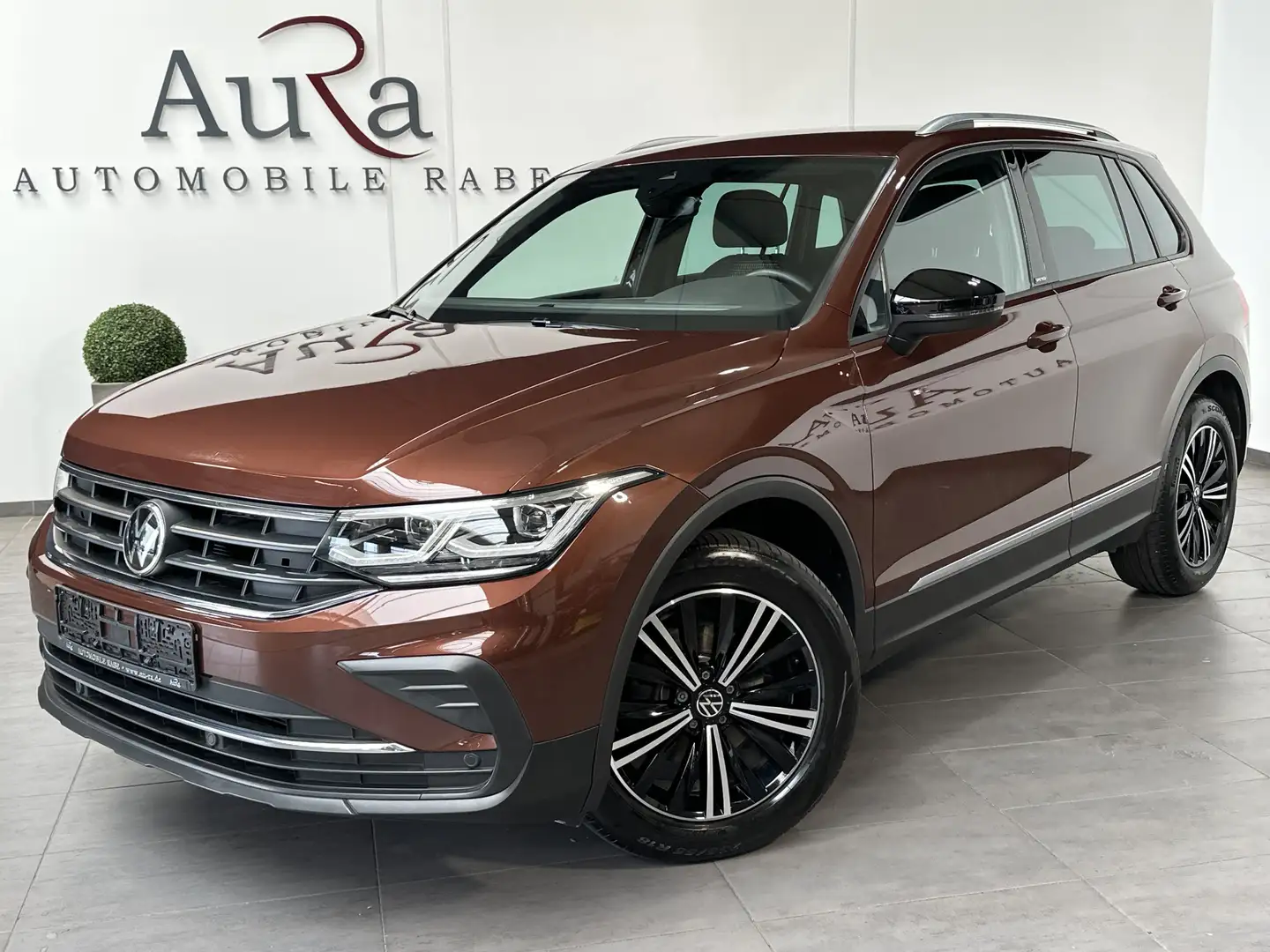 Volkswagen Tiguan 2.0 TDI DSG United NAV+LED+ACC+KAM+VCOCK Bruin - 2