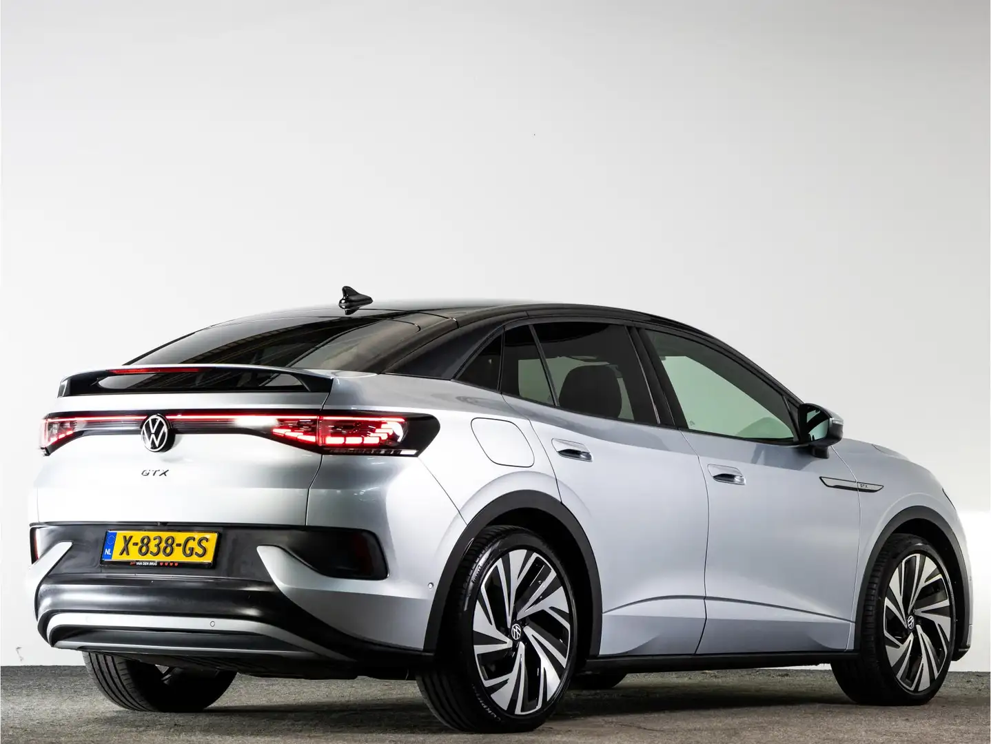 Volkswagen ID.5 GTX 300 PK 77 kWh | LED Matrix IQ | Achteruitrijca Gris - 2