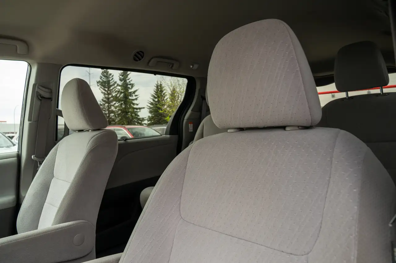 Toyota Sienna снимка Toyota Sienna