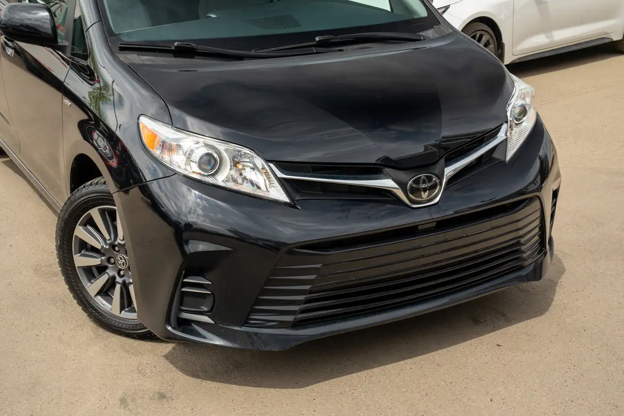Toyota Sienna снимка Toyota Sienna