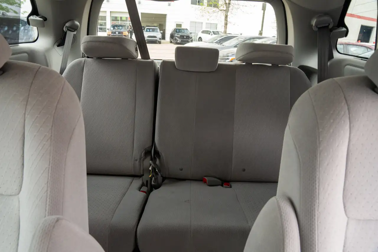 Toyota Sienna снимка Toyota Sienna