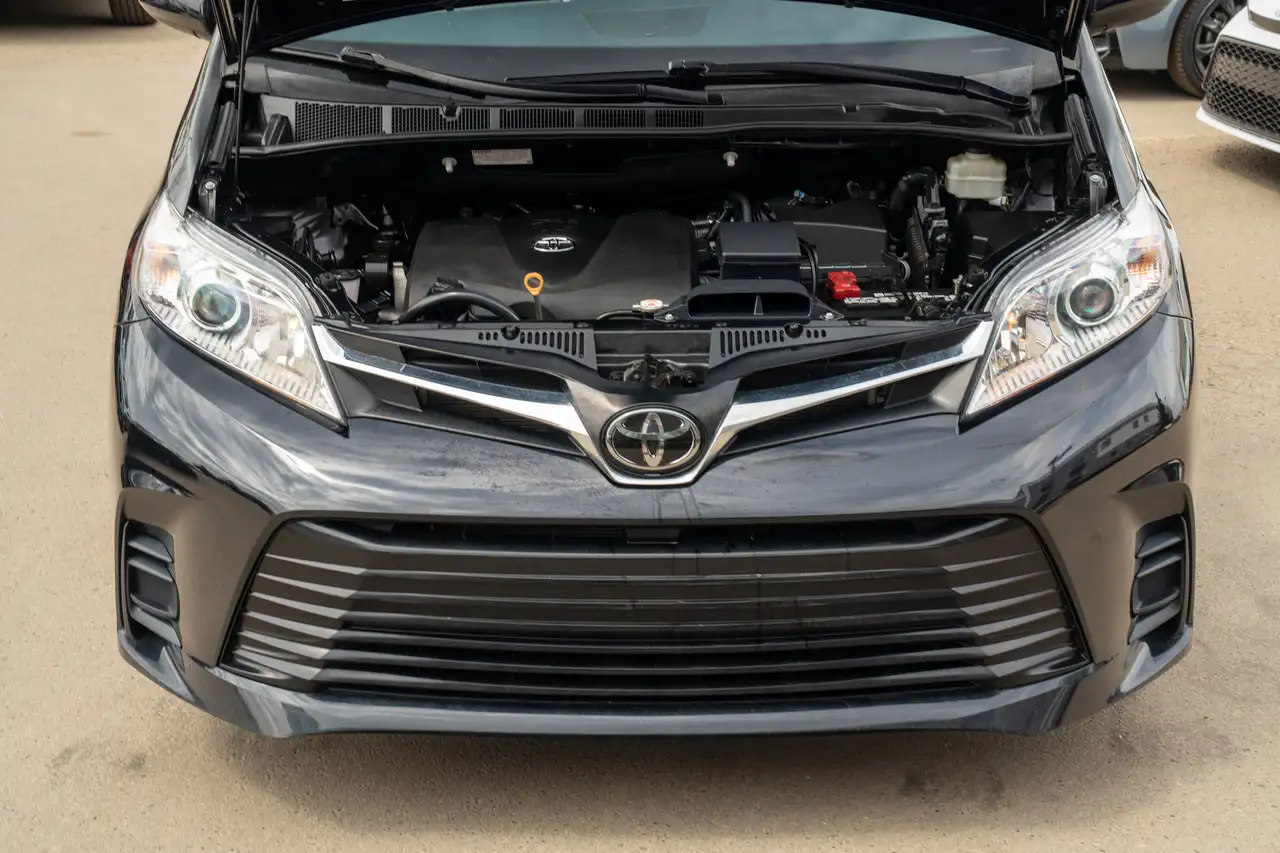 Toyota Sienna снимка Toyota Sienna