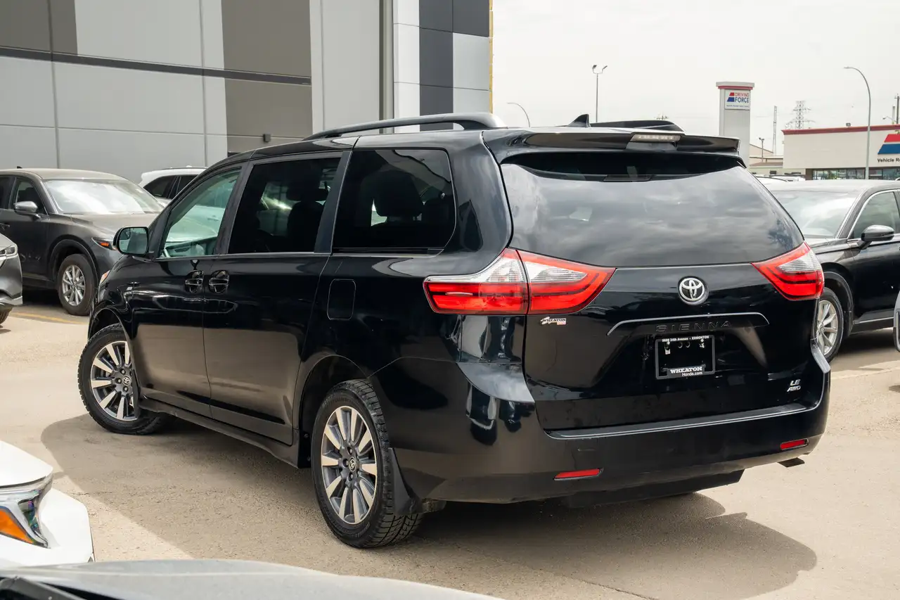 Toyota Sienna снимка Toyota Sienna