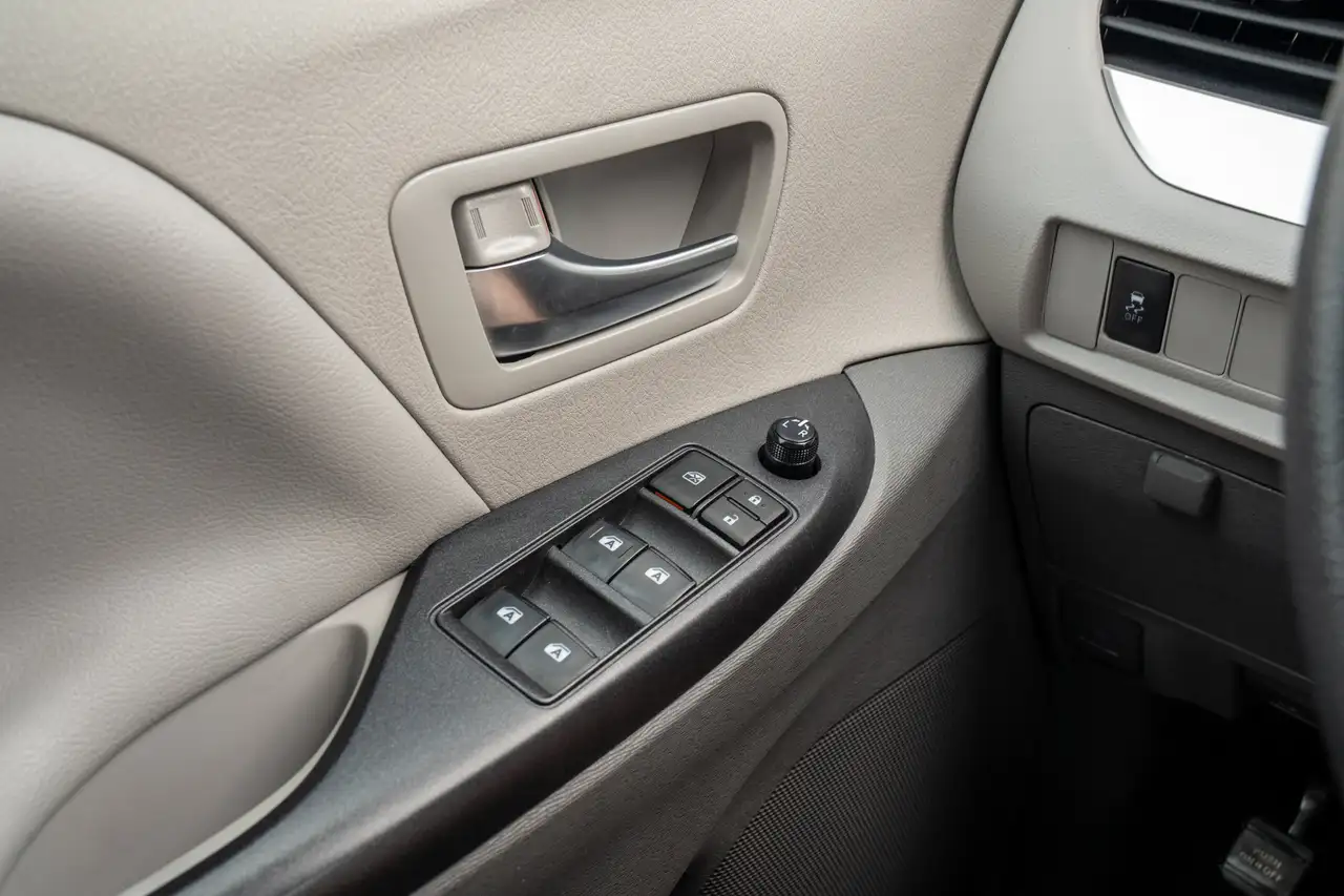 Toyota Sienna снимка Toyota Sienna