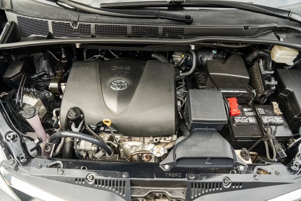 Toyota Sienna снимка Toyota Sienna
