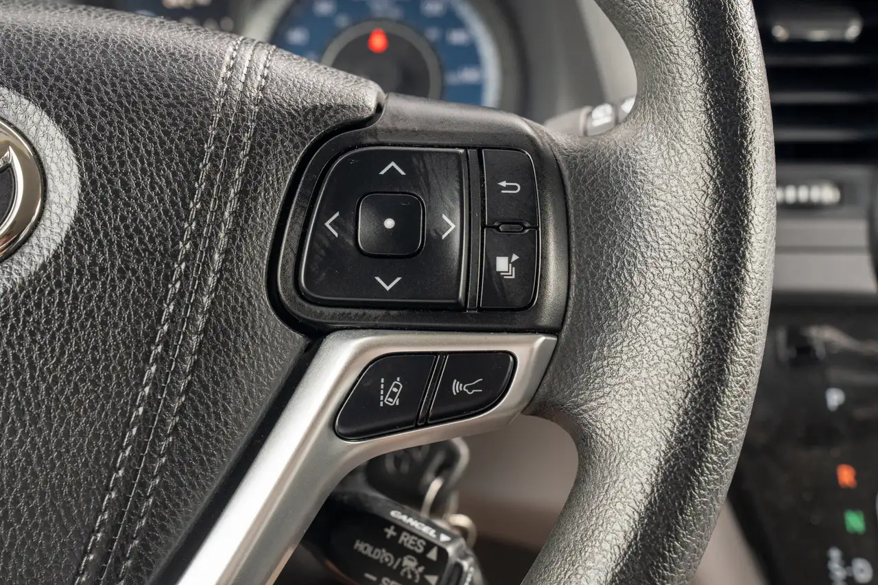 Toyota Sienna снимка Toyota Sienna