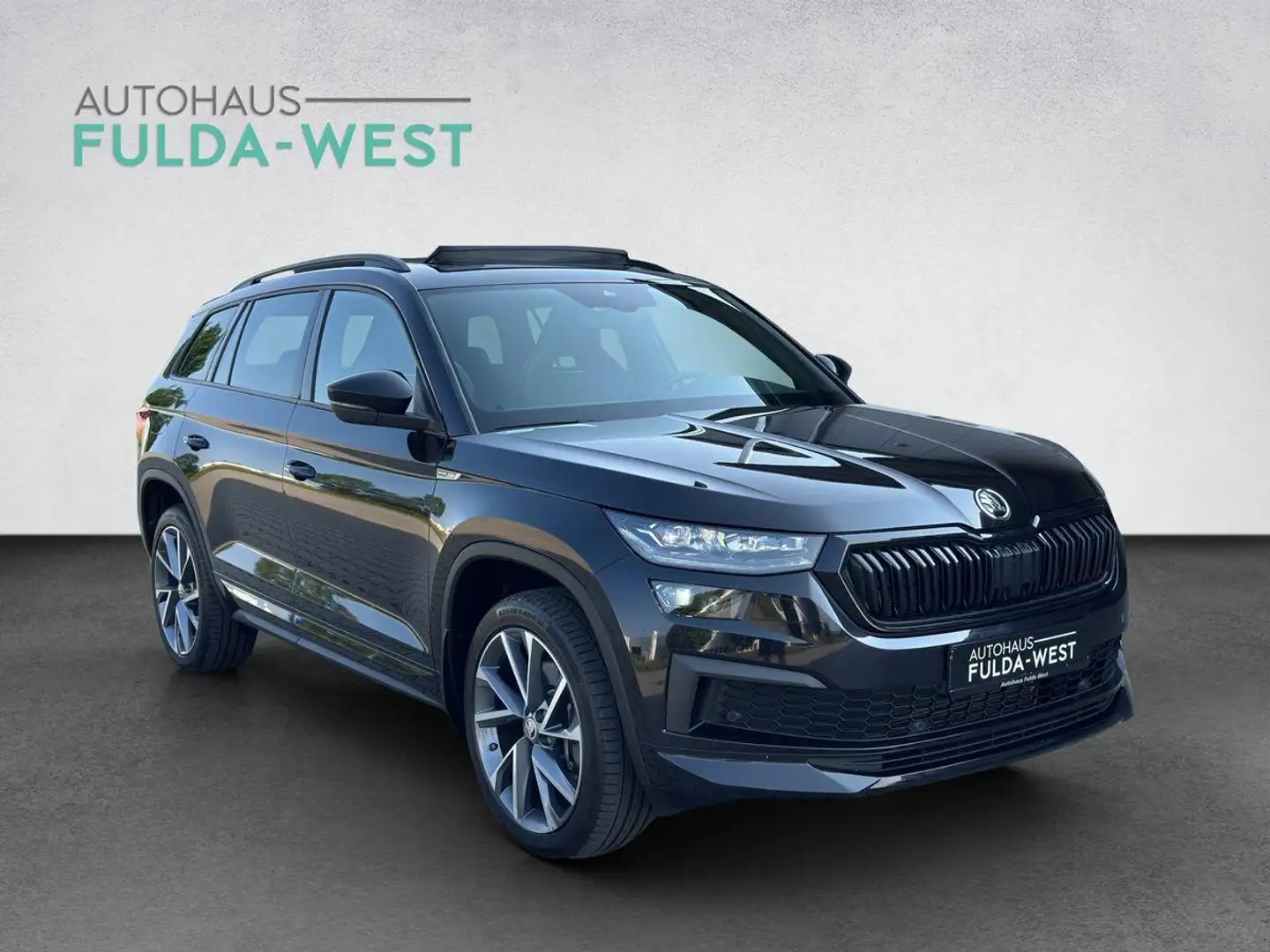 Skoda Kodiaq Sportline 4x4 7Sitze Matrix Pano AHK STHZ Schwarz - 2