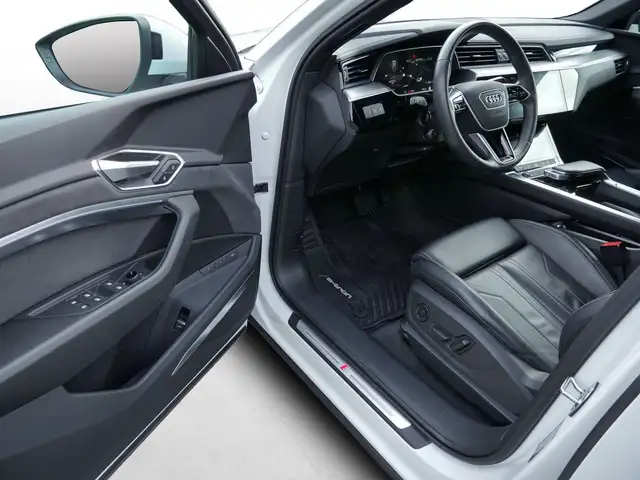 Audi E-Tron view 15