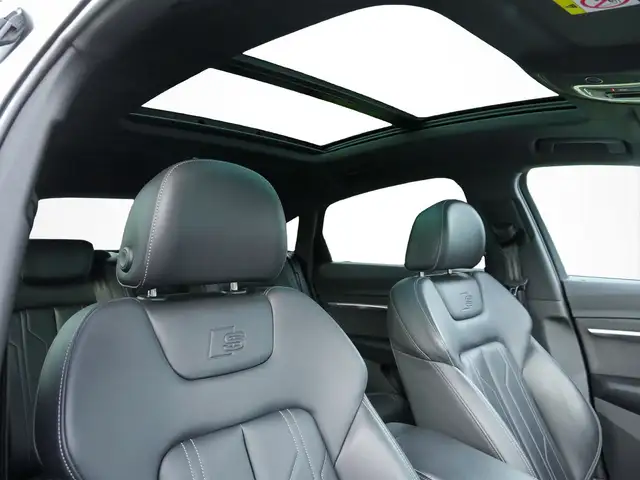 Audi E-Tron view 11