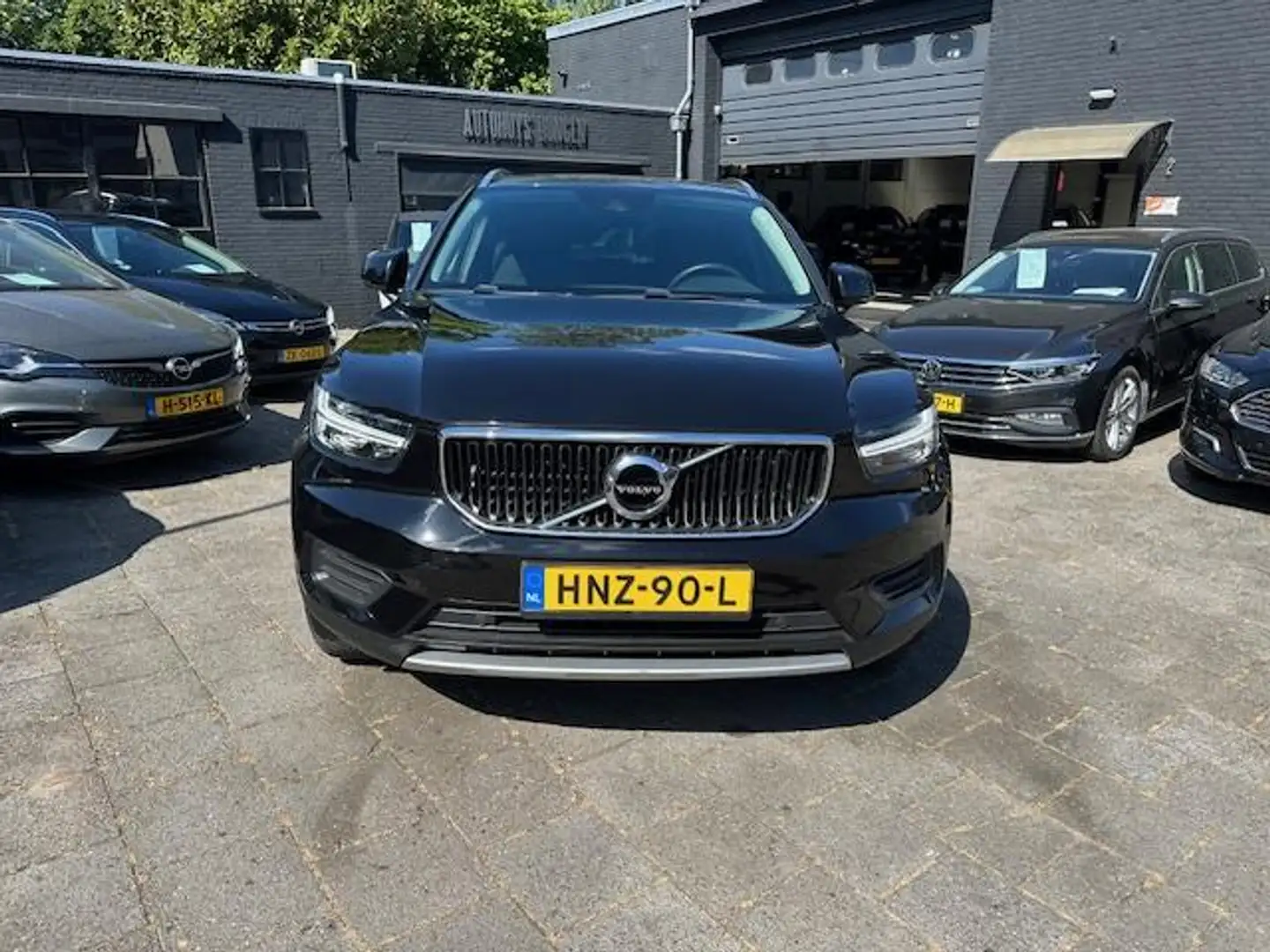Volvo XC40 1.5 T3 Momentum (163pk) Automaat! Navigatie! Zwart - 2