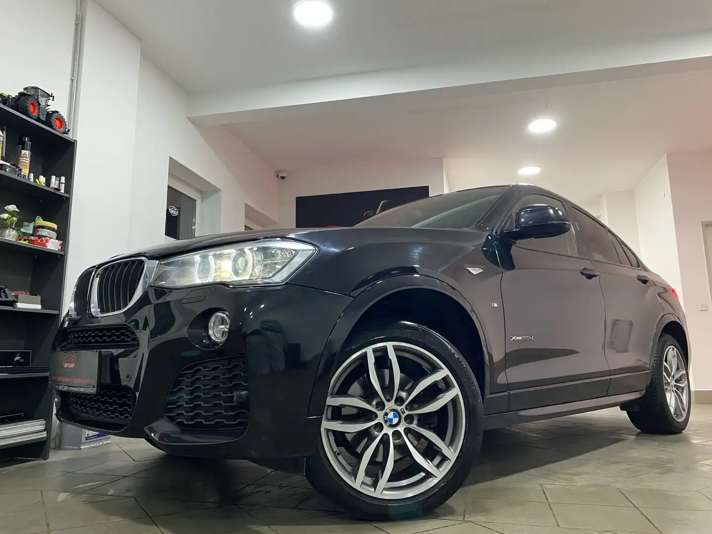 BMW X4 xDrive20d Schwarz - 1