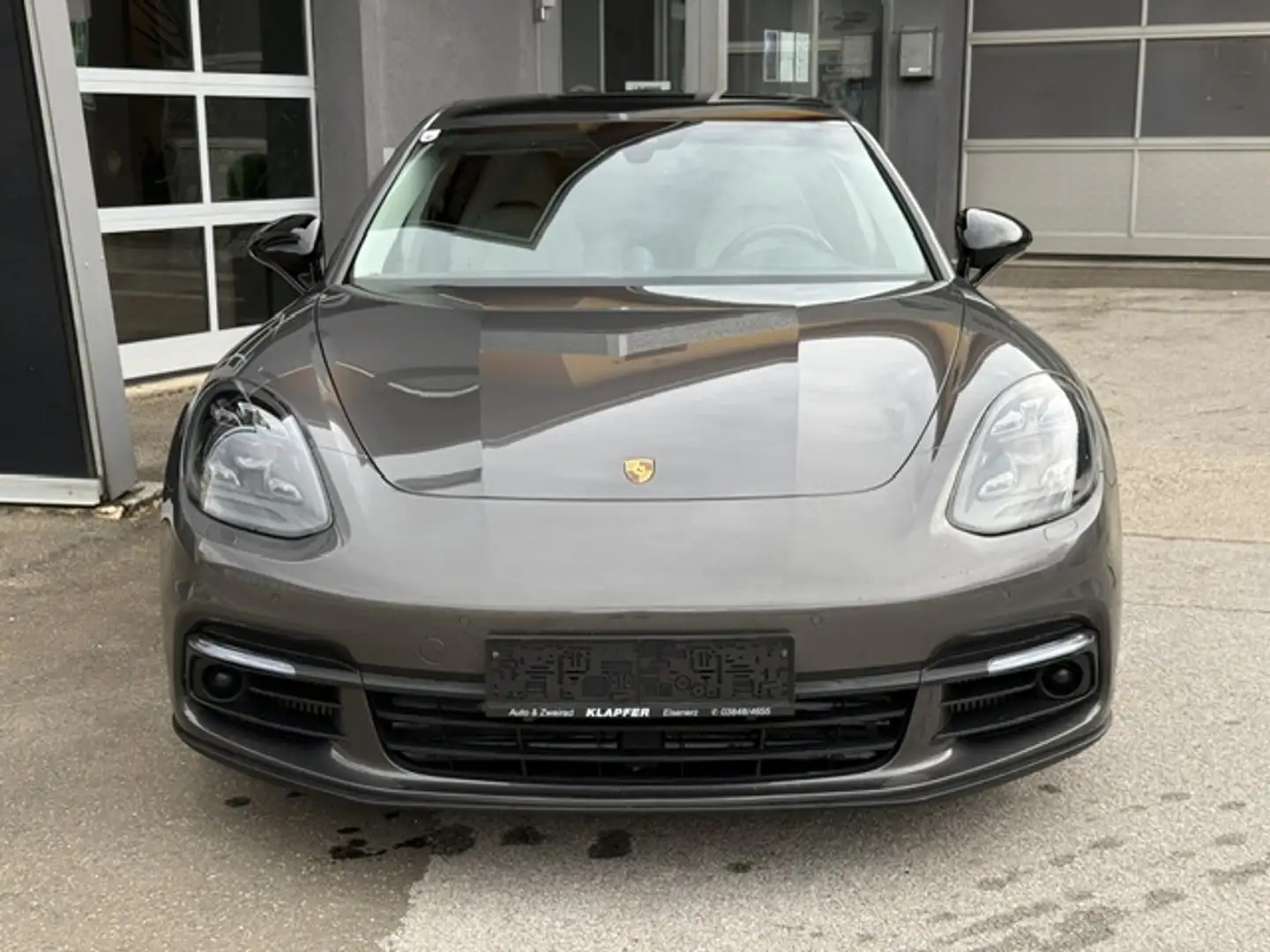 Porsche Panamera 4 E-Hybrid Grau - 2