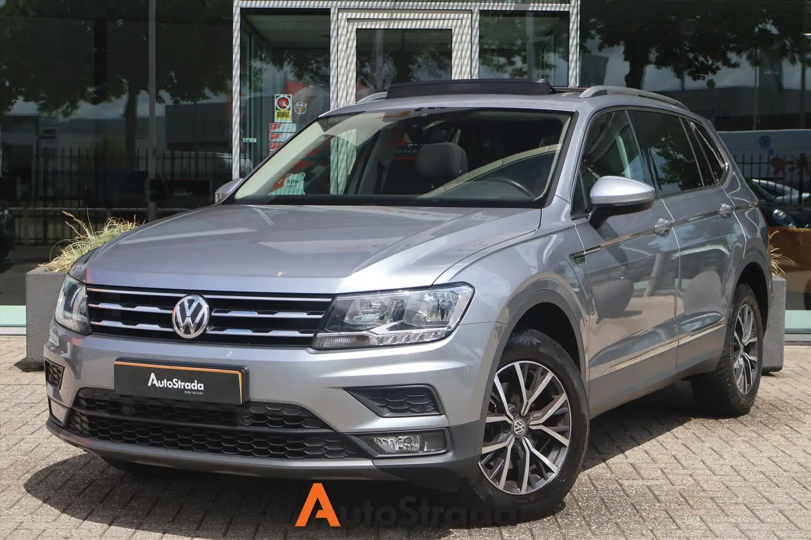 Volkswagen Tiguan Allspace 1.5 Comfortline TSI 150pk | ACC | Pano | Trekhaak Grijs - 1