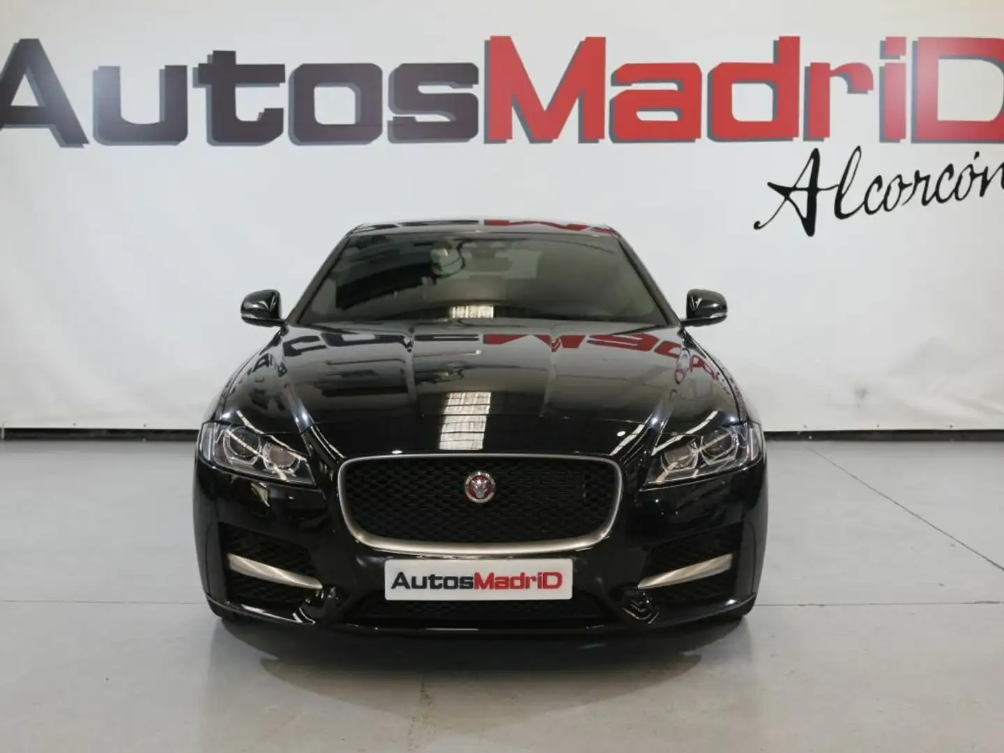 Jaguar XF 2.0D I4 132kW (180CV) R-Sport Auto Czarny - 2