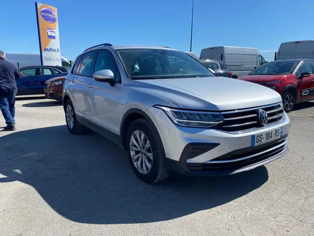 Volkswagen Tiguan view 2