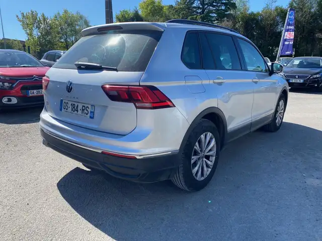 Volkswagen Tiguan view 4