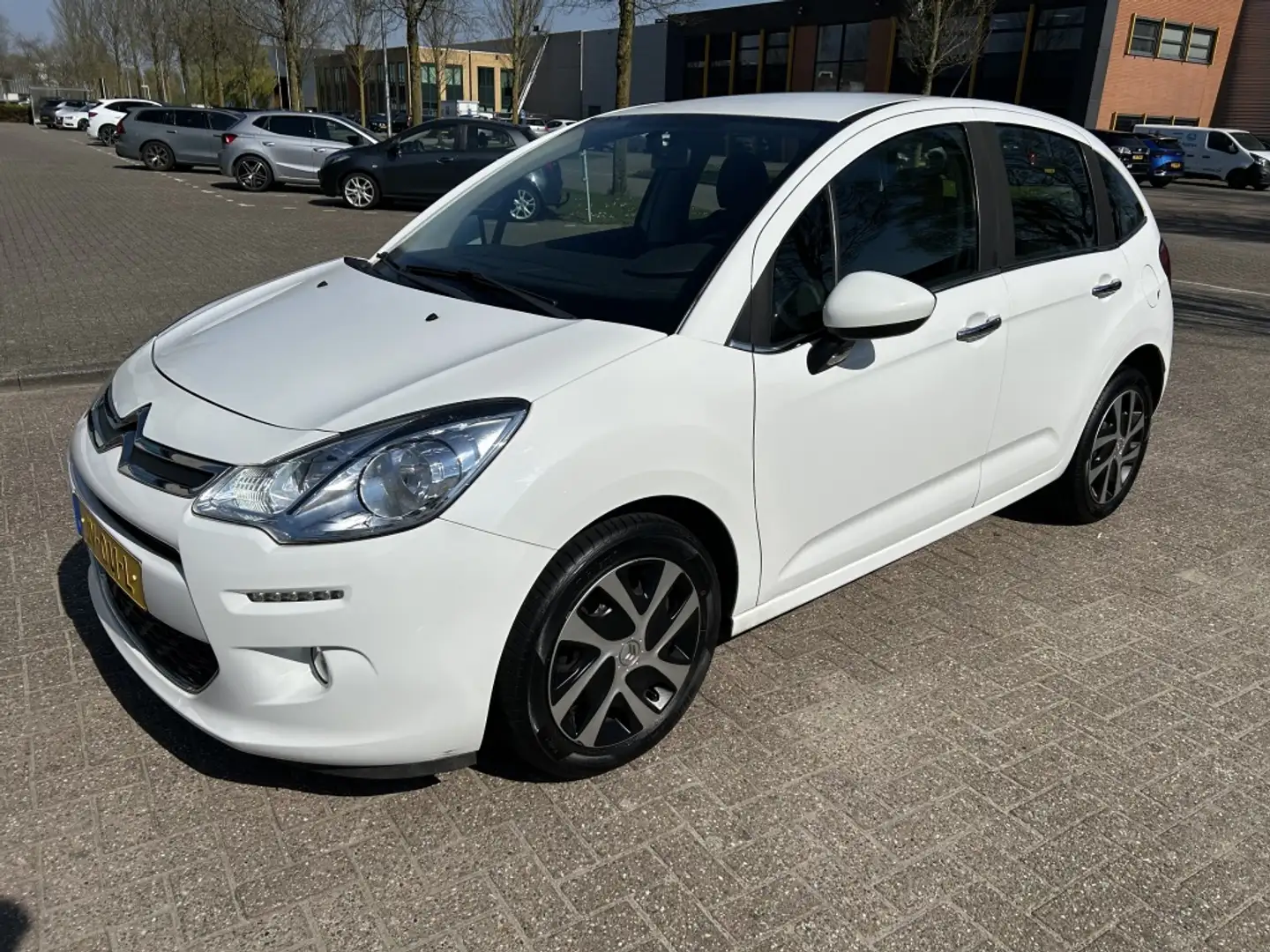 Citroen C3 1.2 PureT Selection 1eEIG DEALER NAVI CRUISE NAP! Weiß - 1