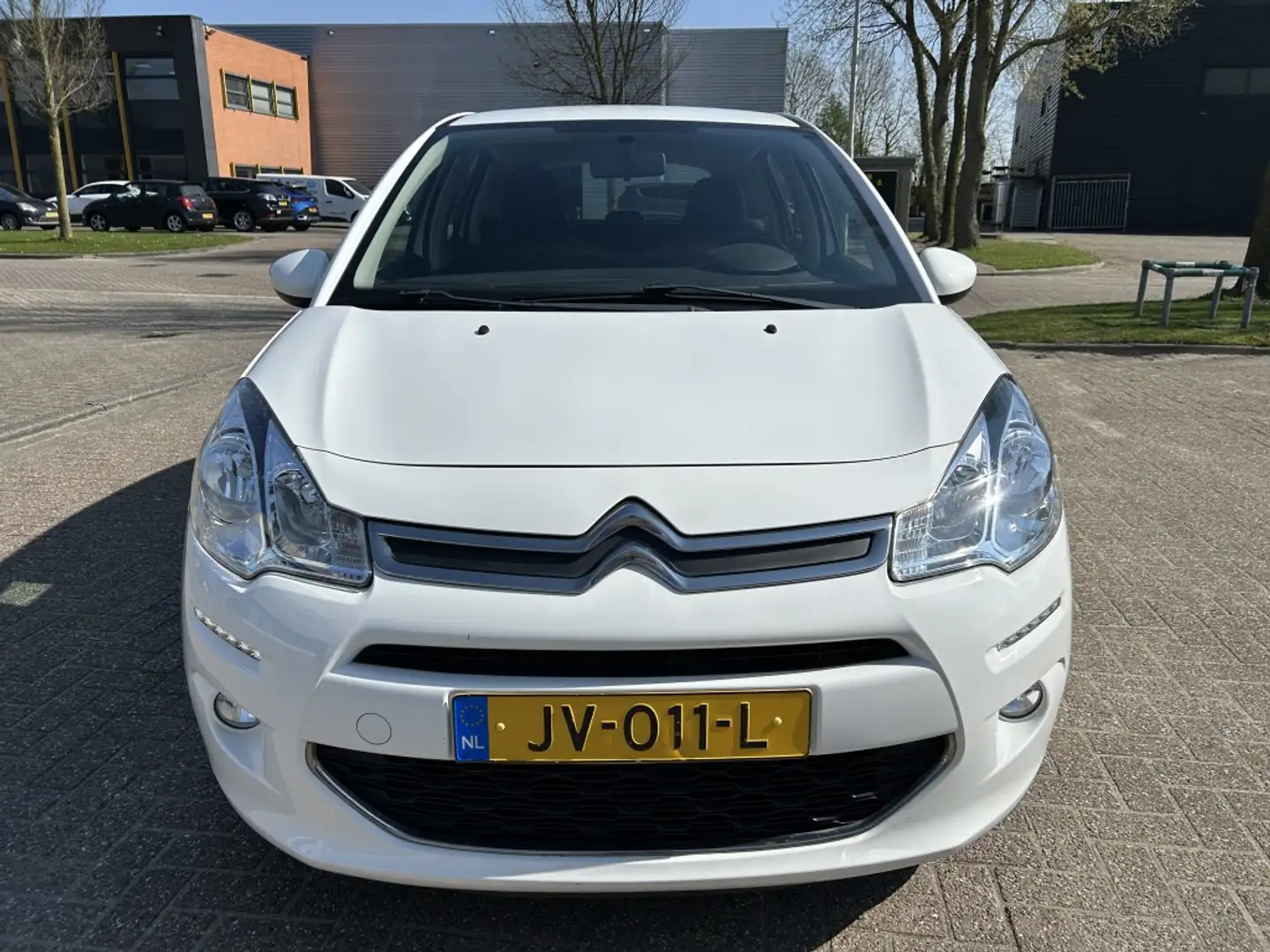 Citroen C3 1.2 PureT Selection 1eEIG DEALER NAVI CRUISE NAP! Weiß - 2