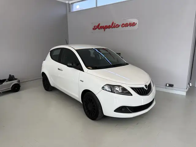 Lancia Ypsilon 1.0 firefly hybrid Silver s&s 70cv