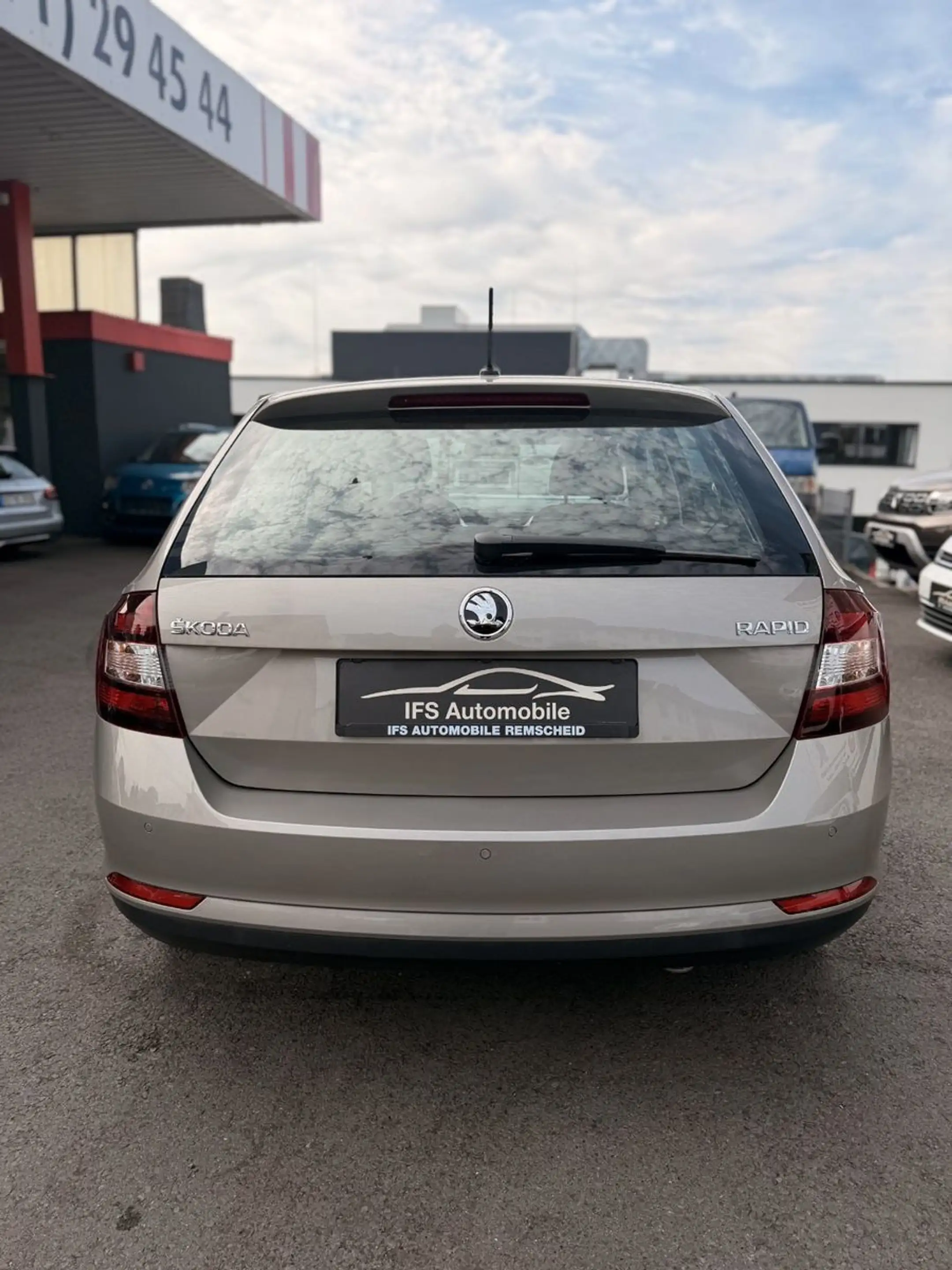 Skoda Rapid/Spaceback Spaceback Ambition*KLIMA*SHZ*PDC*AHK* — photo 7