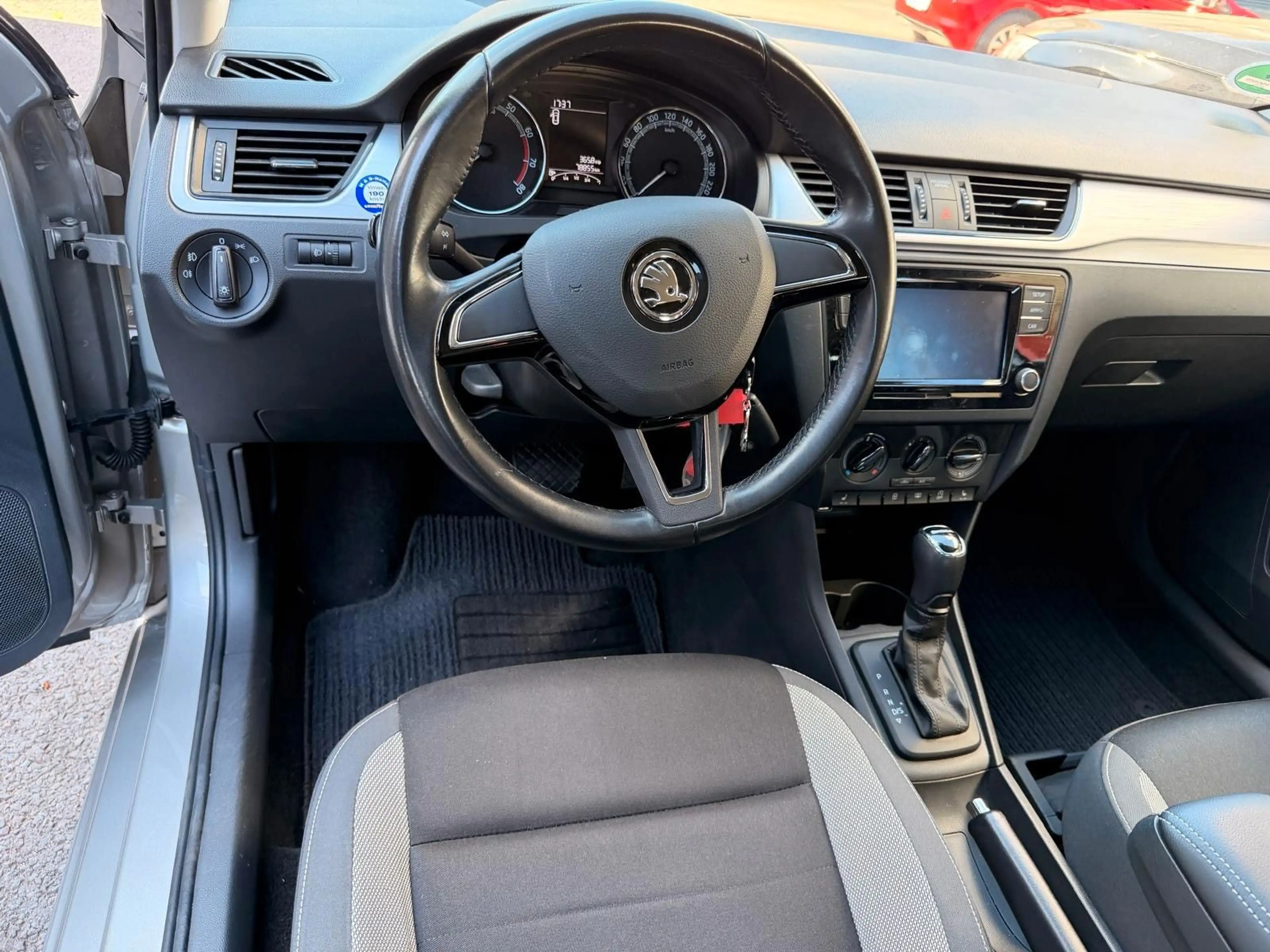 Skoda Rapid/Spaceback Spaceback Ambition*KLIMA*SHZ*PDC*AHK* — photo 10