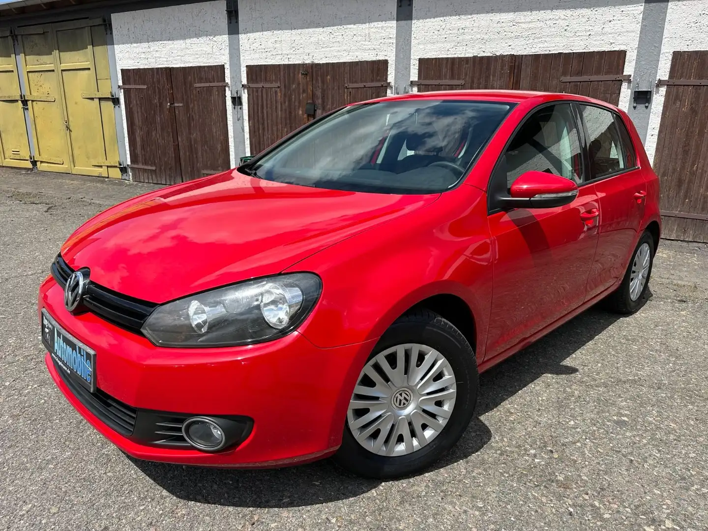 Volkswagen Golf VI Trendline 1. Hand nur VW Scheckheft TOP Rojo - 2