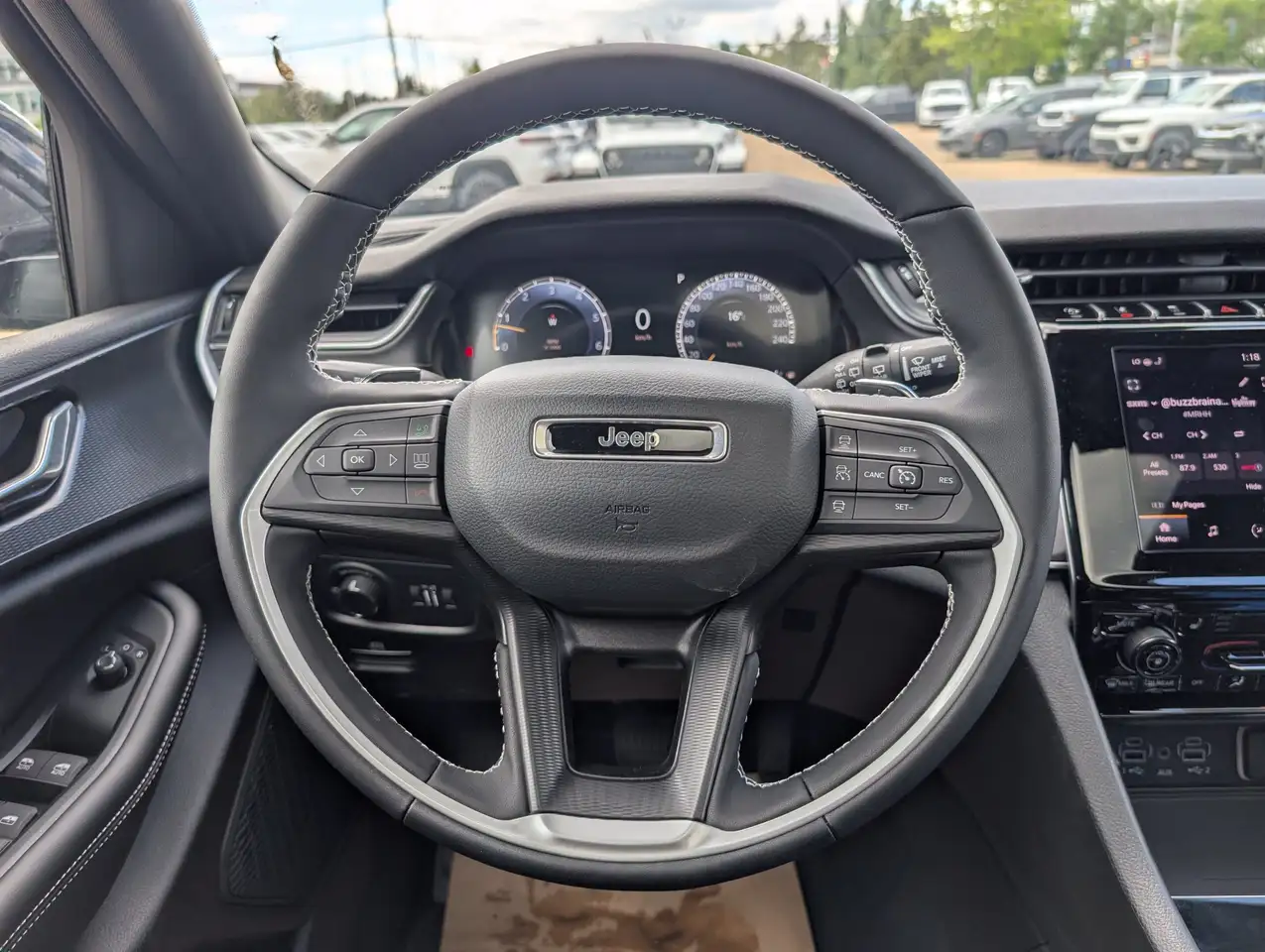 Jeep Grand Cherokee снимка Jeep Grand Cherokee