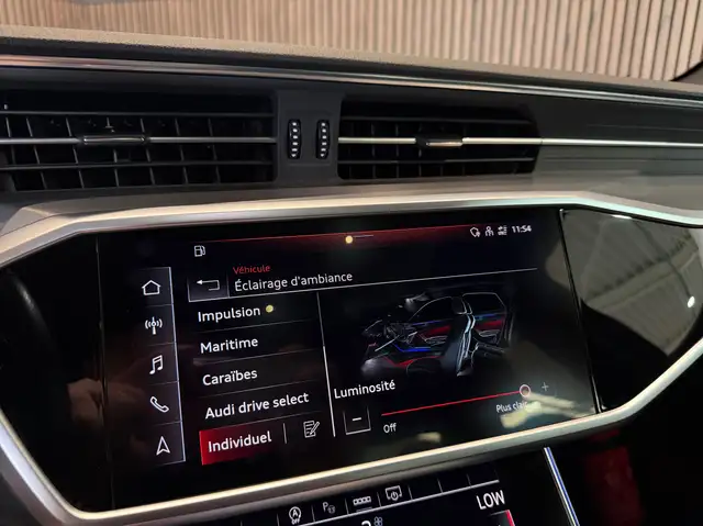 Audi A6 view 16