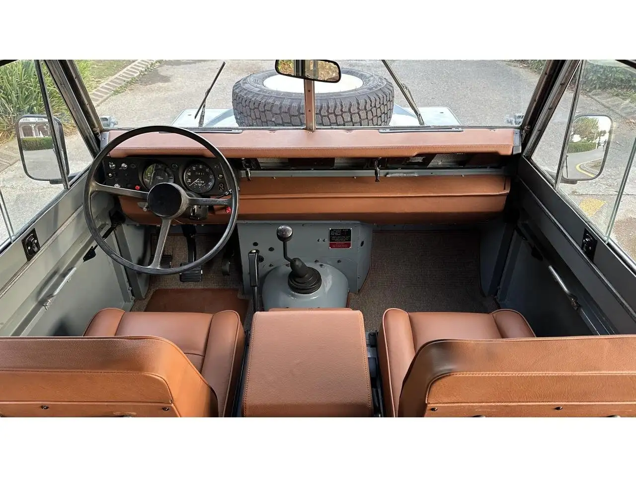 Land Rover Series SERIE III Magnifique V8 Stage One / Beach Car / Sellerie neuve / Marshall Cubby Box, foto 4