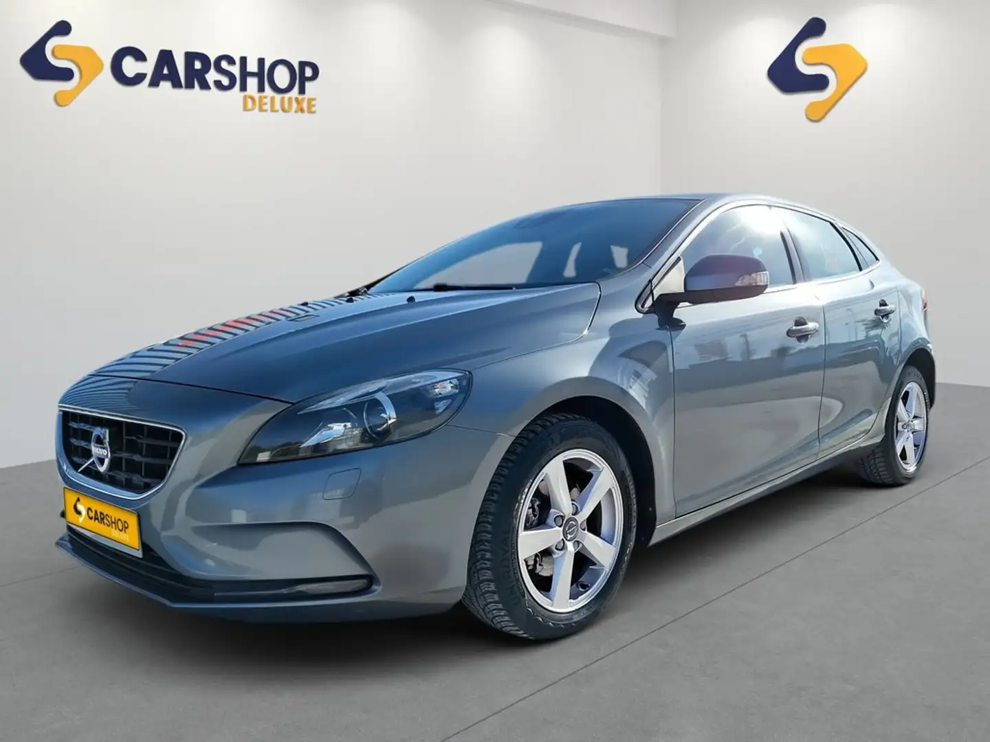 Volvo V40 2.0 D4 Kinetic Grau - 1