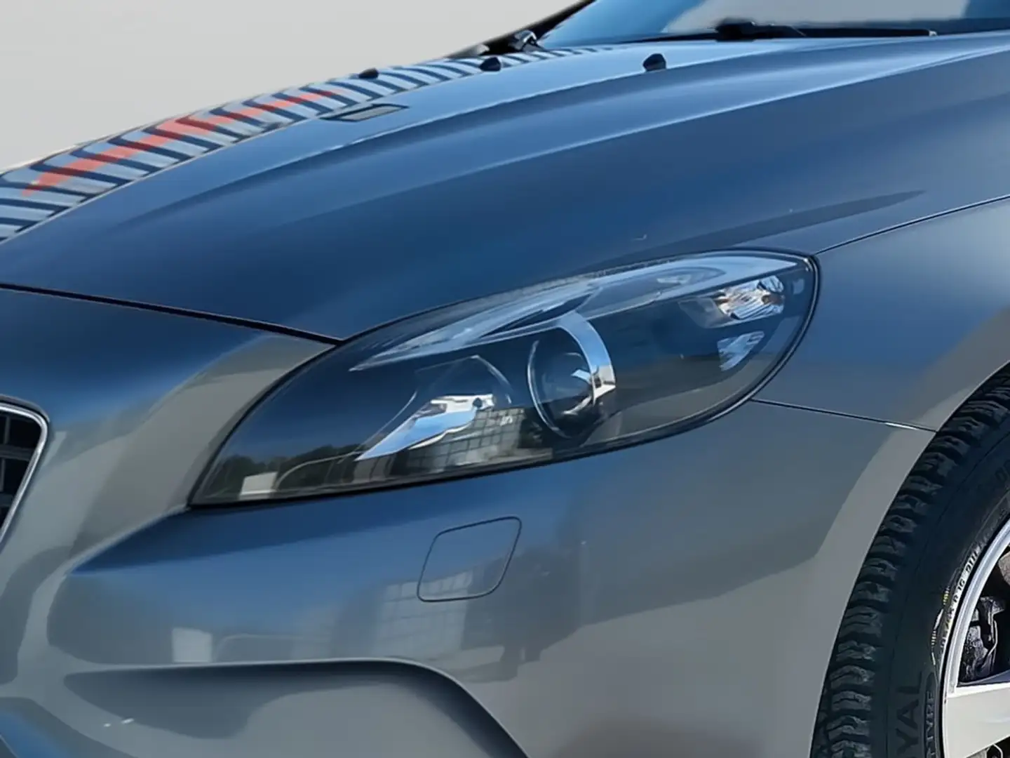 Volvo V40 2.0 D4 Kinetic Gris - 2