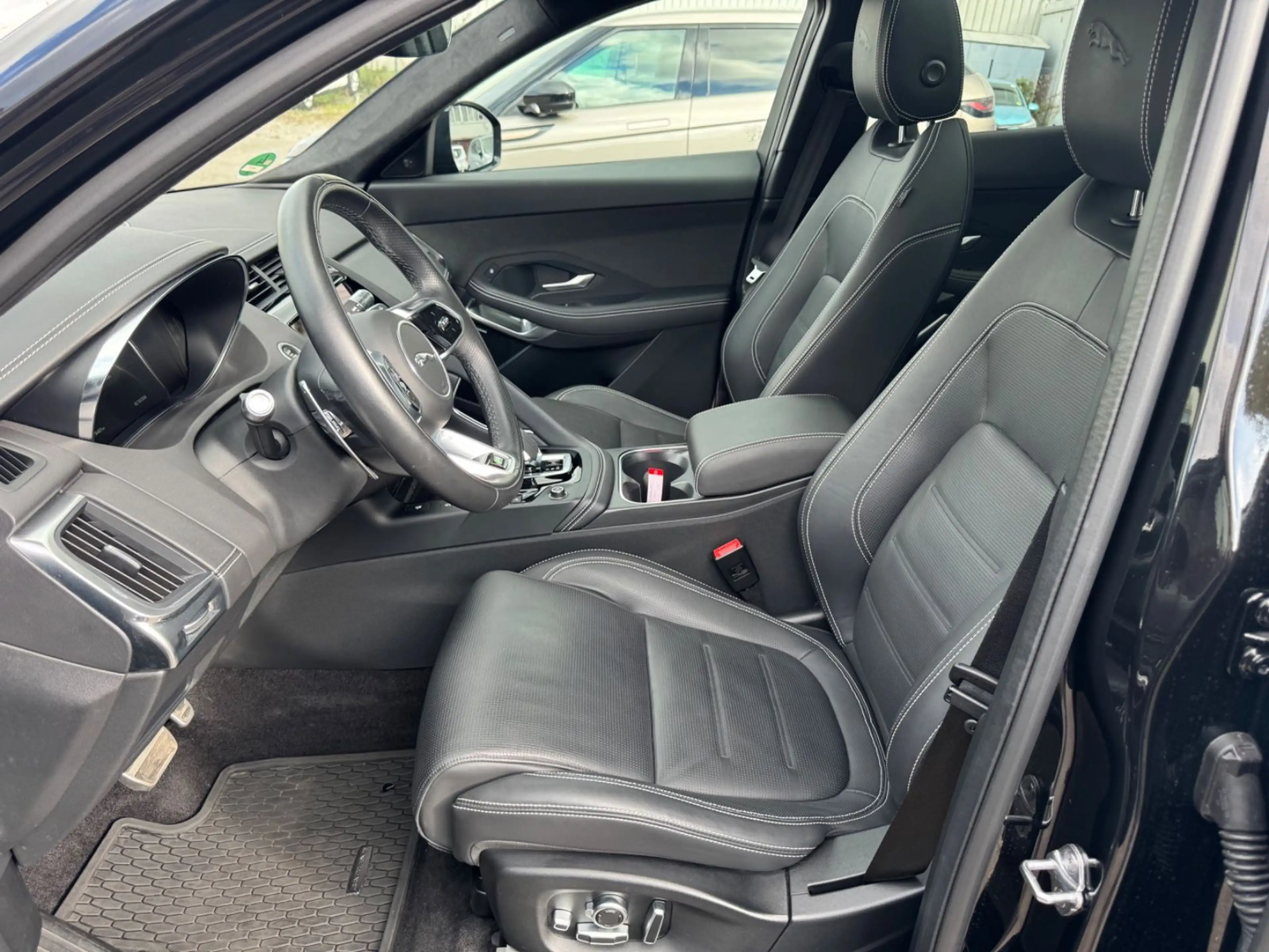 Jaguar E-Pace E-PACE R-Dynamic HSE AWD Panorama — photo 11
