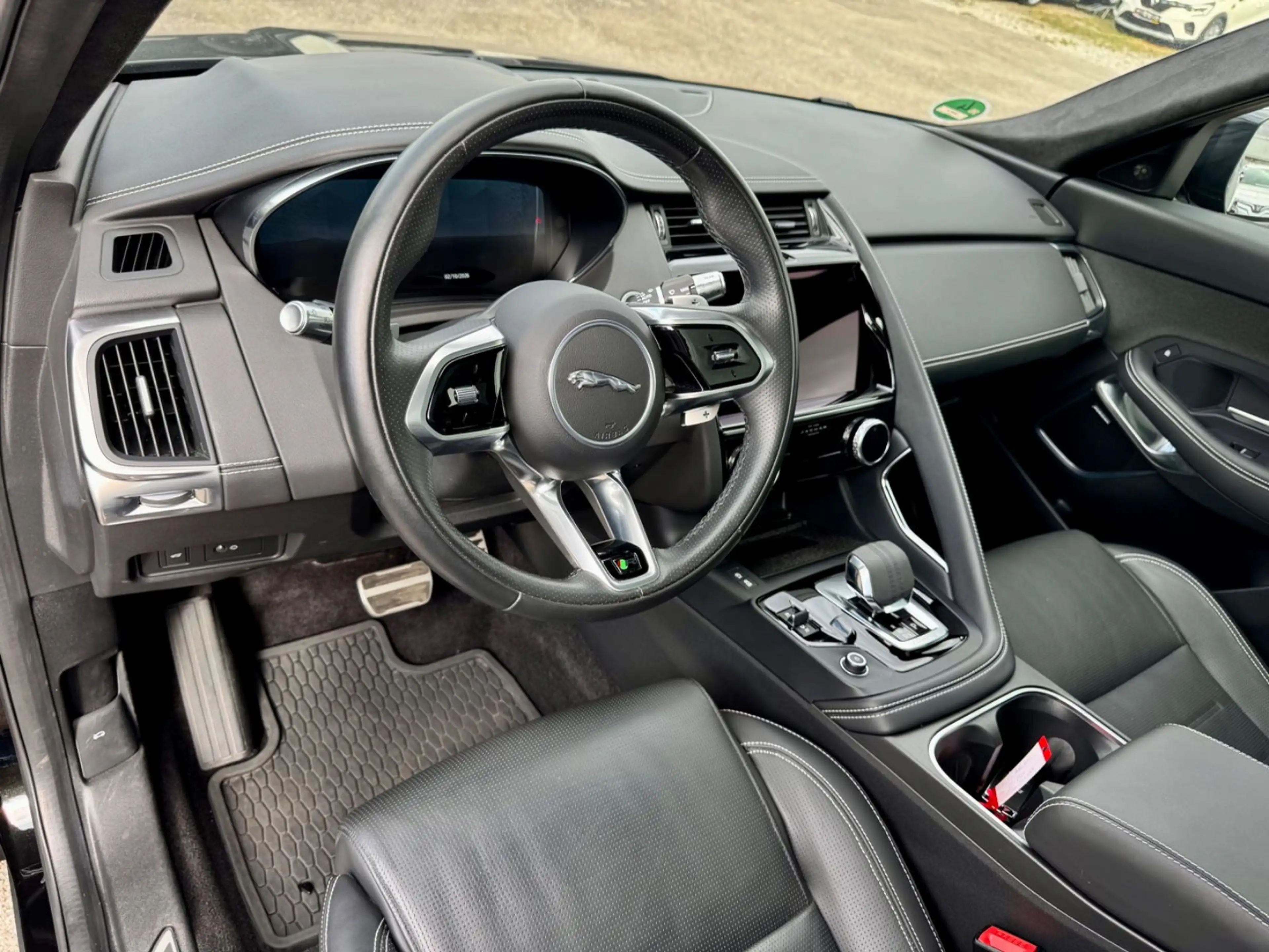 Jaguar E-Pace E-PACE R-Dynamic HSE AWD Panorama — photo 12