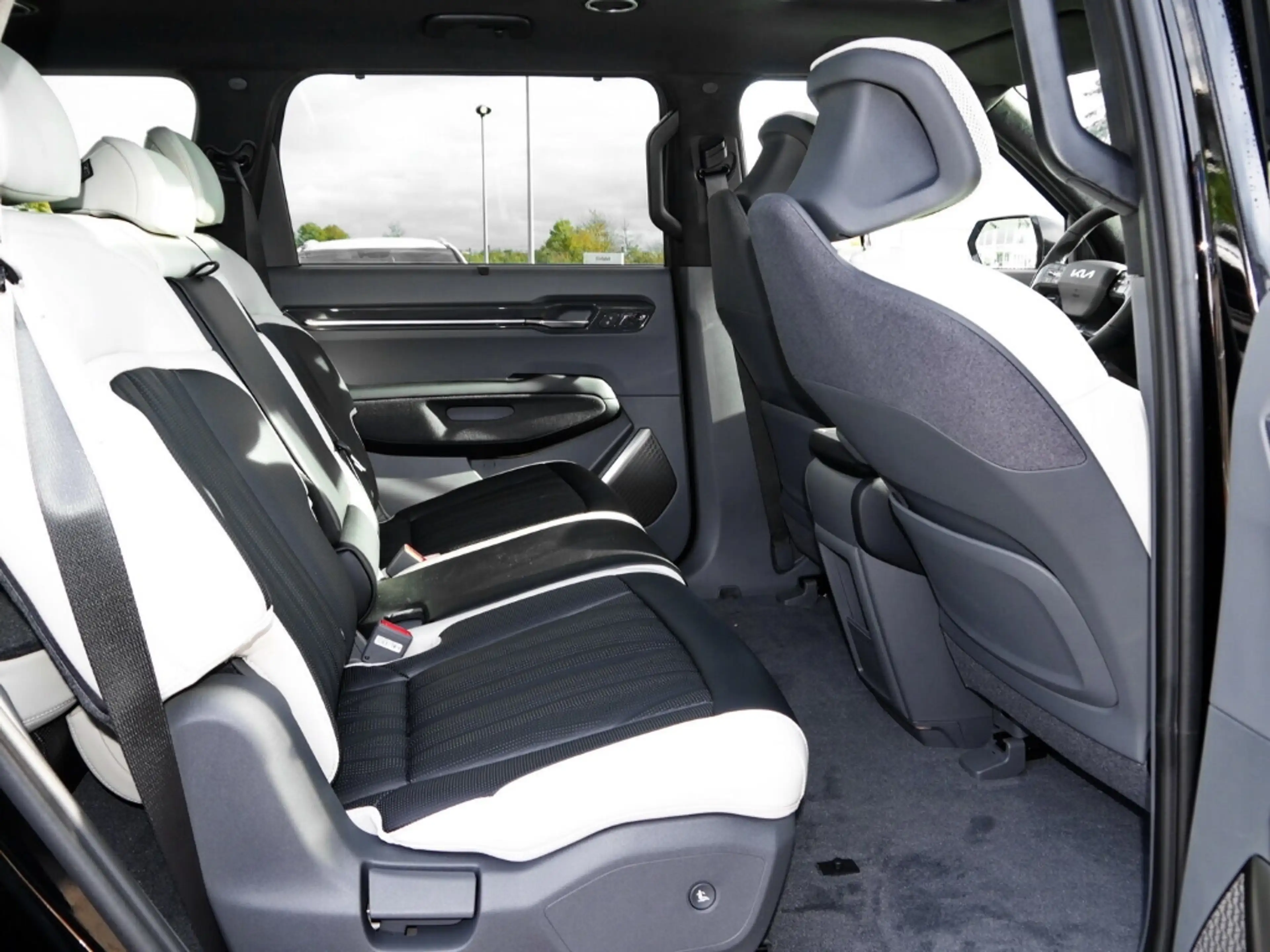 Kia EV9 GT-Line AWD *AHZV* 7S Glasdach 360° Massage ACC — photo 8