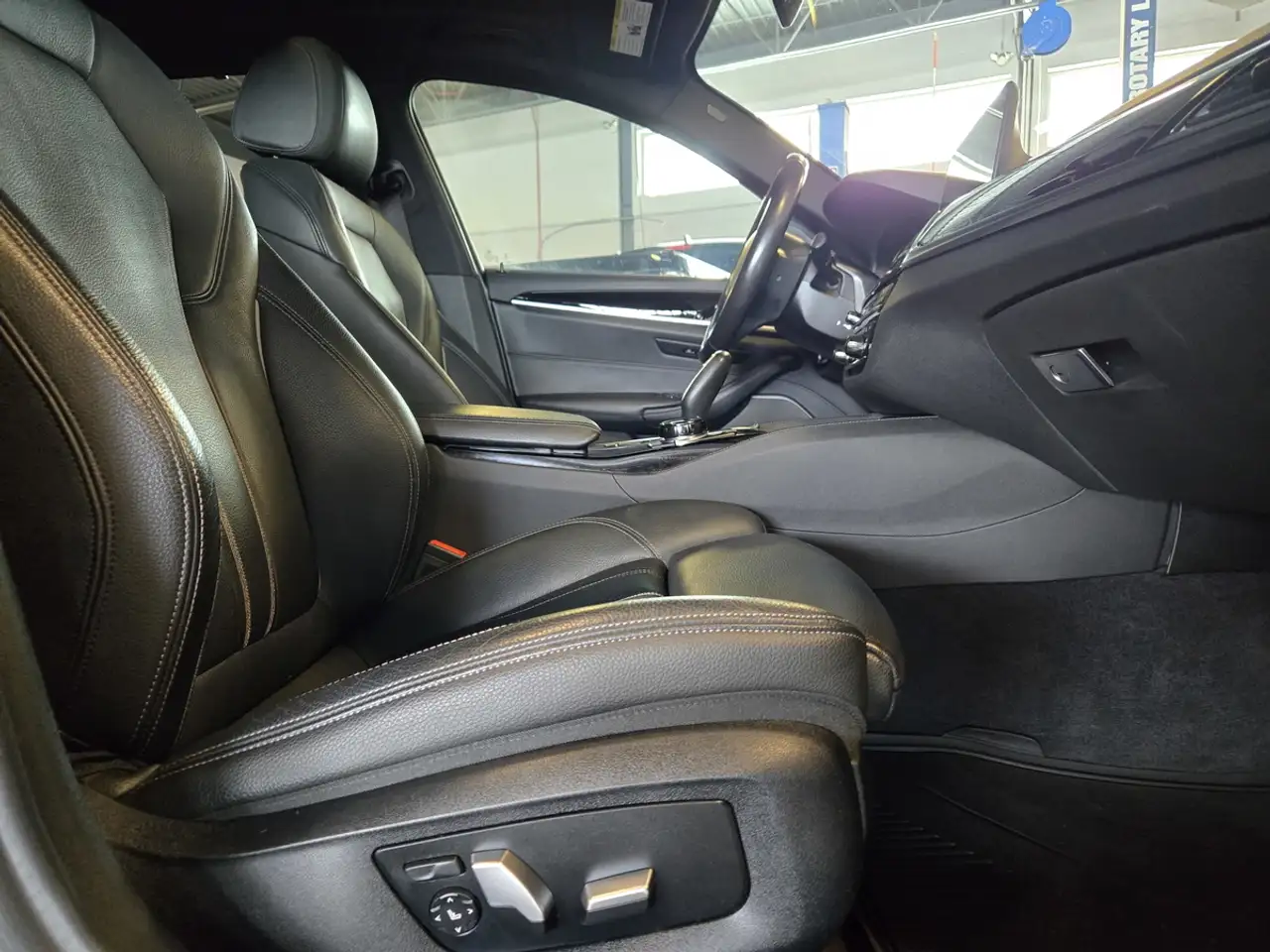 BMW 5 Series снимка BMW 5 Series