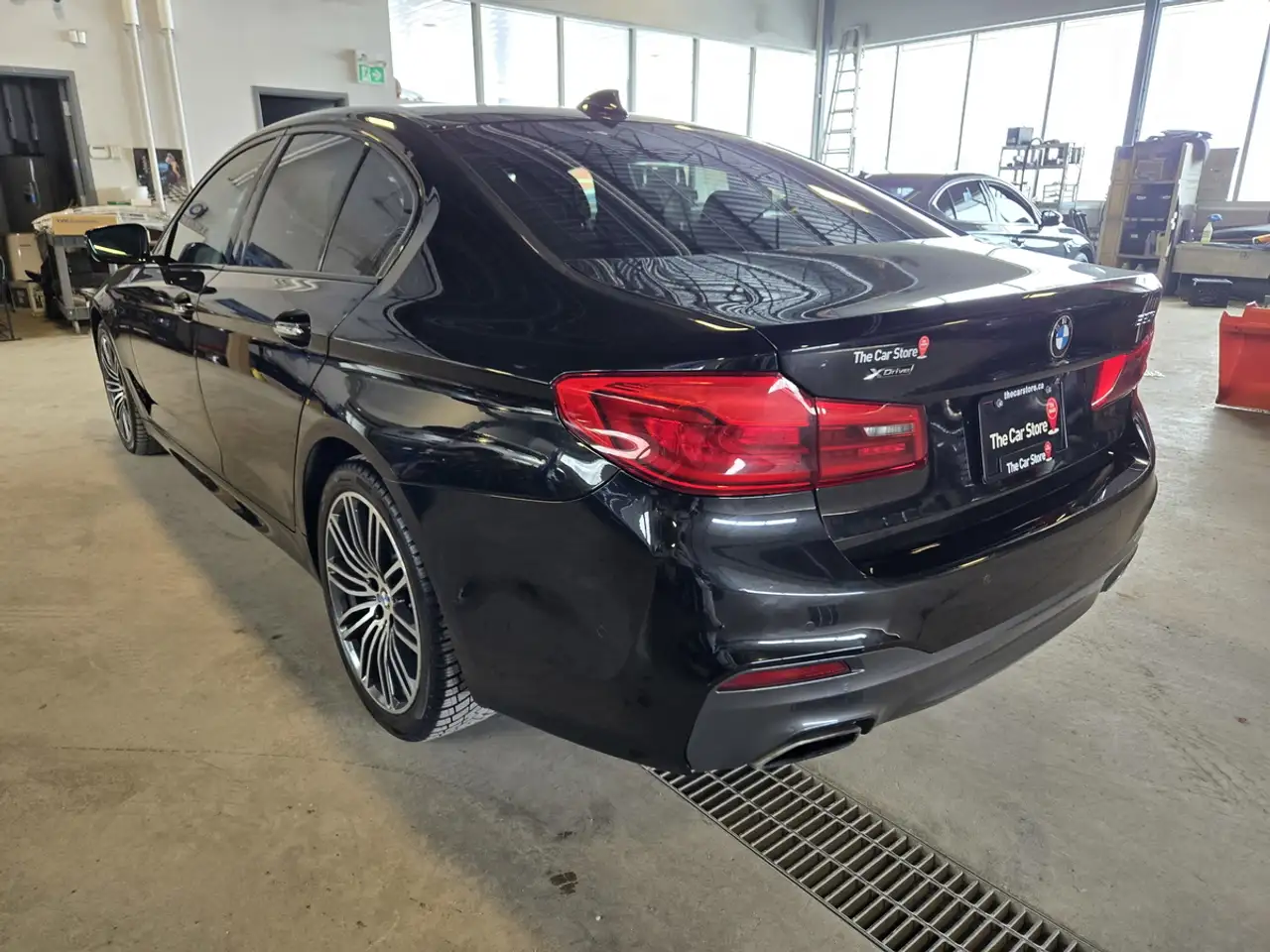 BMW 5 Series снимка BMW 5 Series