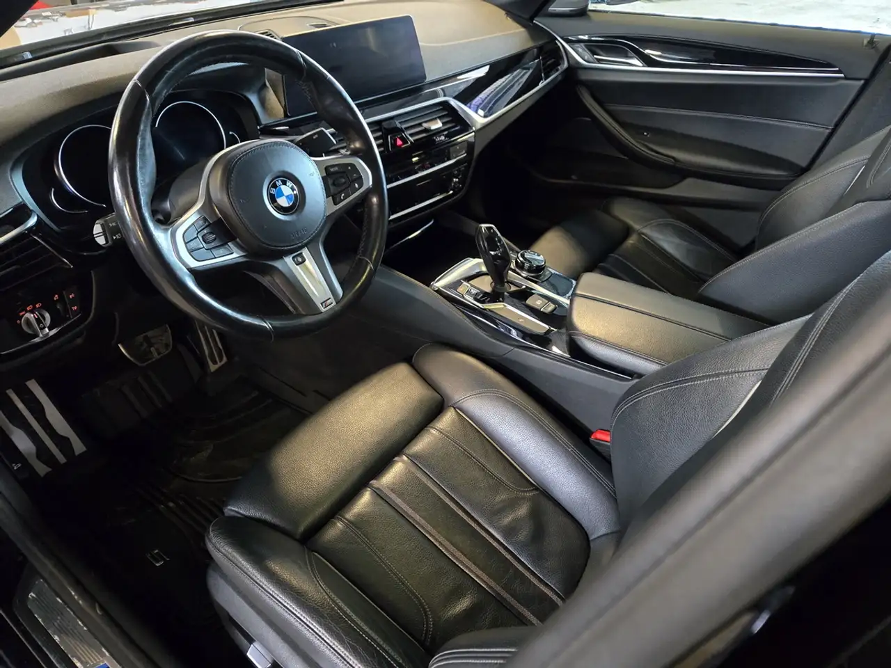 BMW 5 Series снимка BMW 5 Series