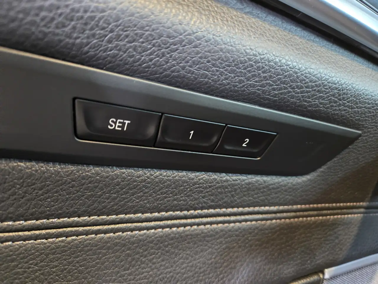 BMW 5 Series снимка BMW 5 Series