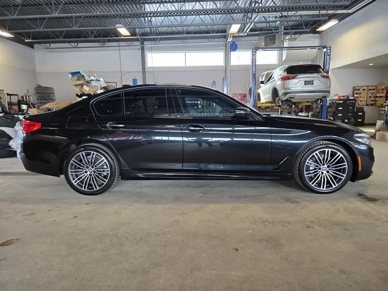 BMW 5 Series снимка BMW 5 Series