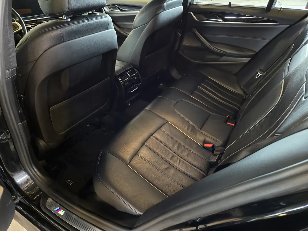 BMW 5 Series снимка BMW 5 Series