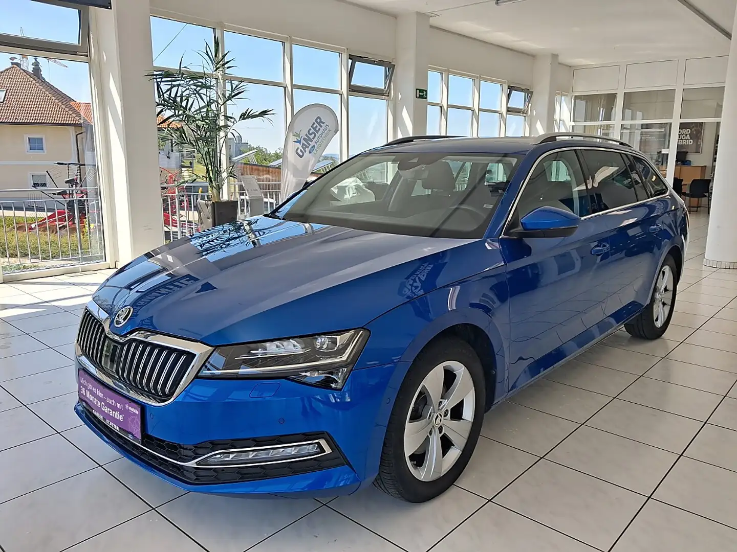 Skoda Superb Kombi 2,0 TDI Style DSG Blau - 1