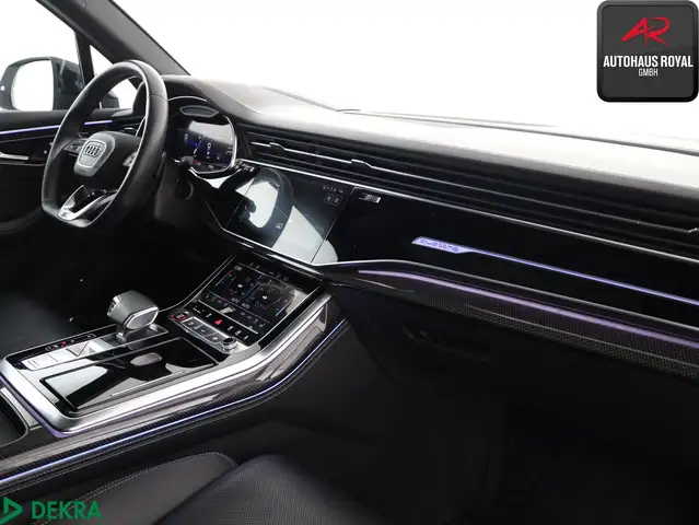 Audi SQ7 view 10